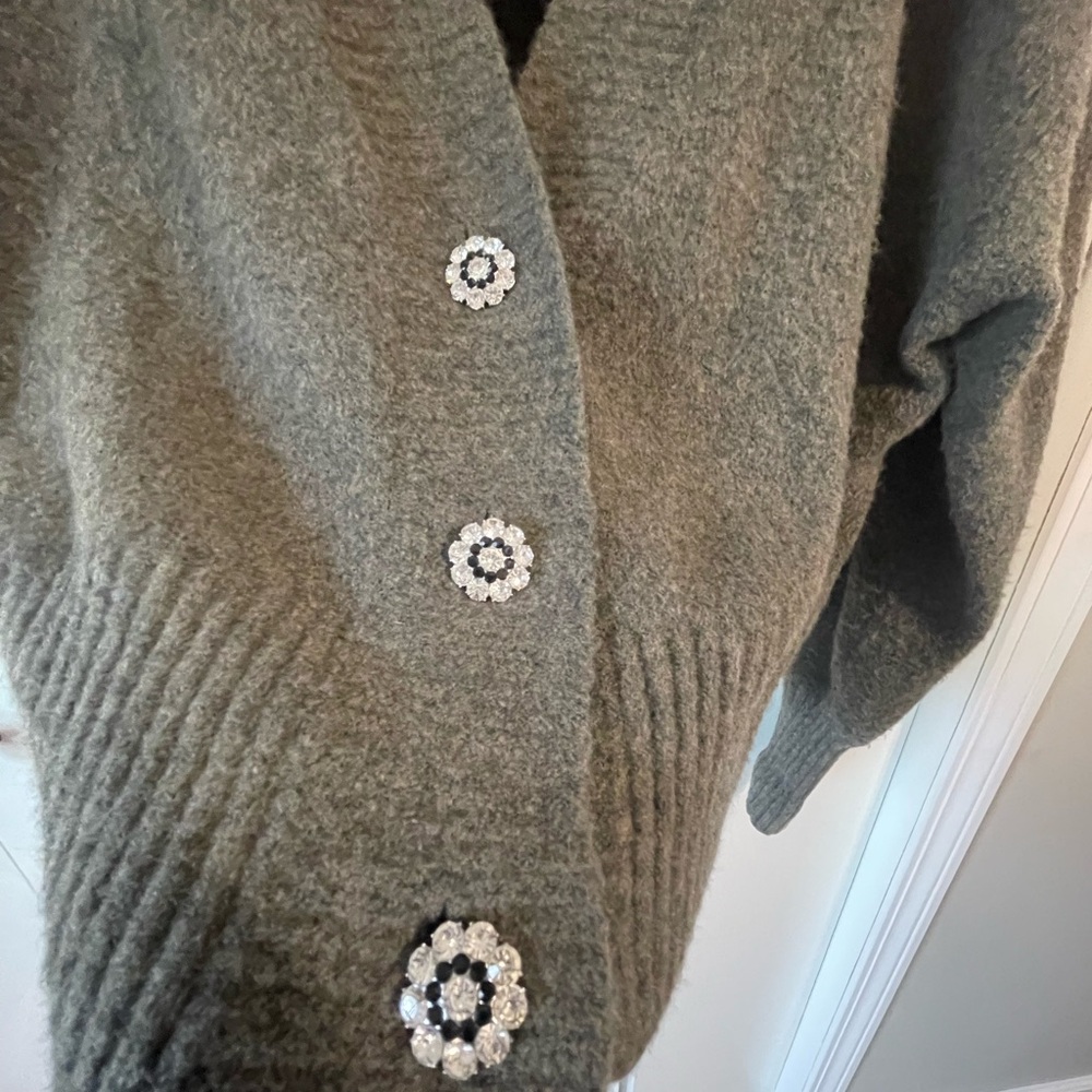 H&M Heather Gray Button Front V-Neck Cardigan - Picture 2 of 4